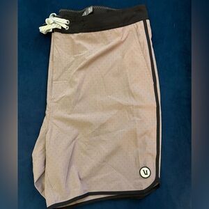 Vuori Mens Cruise Board Shorts size 38
